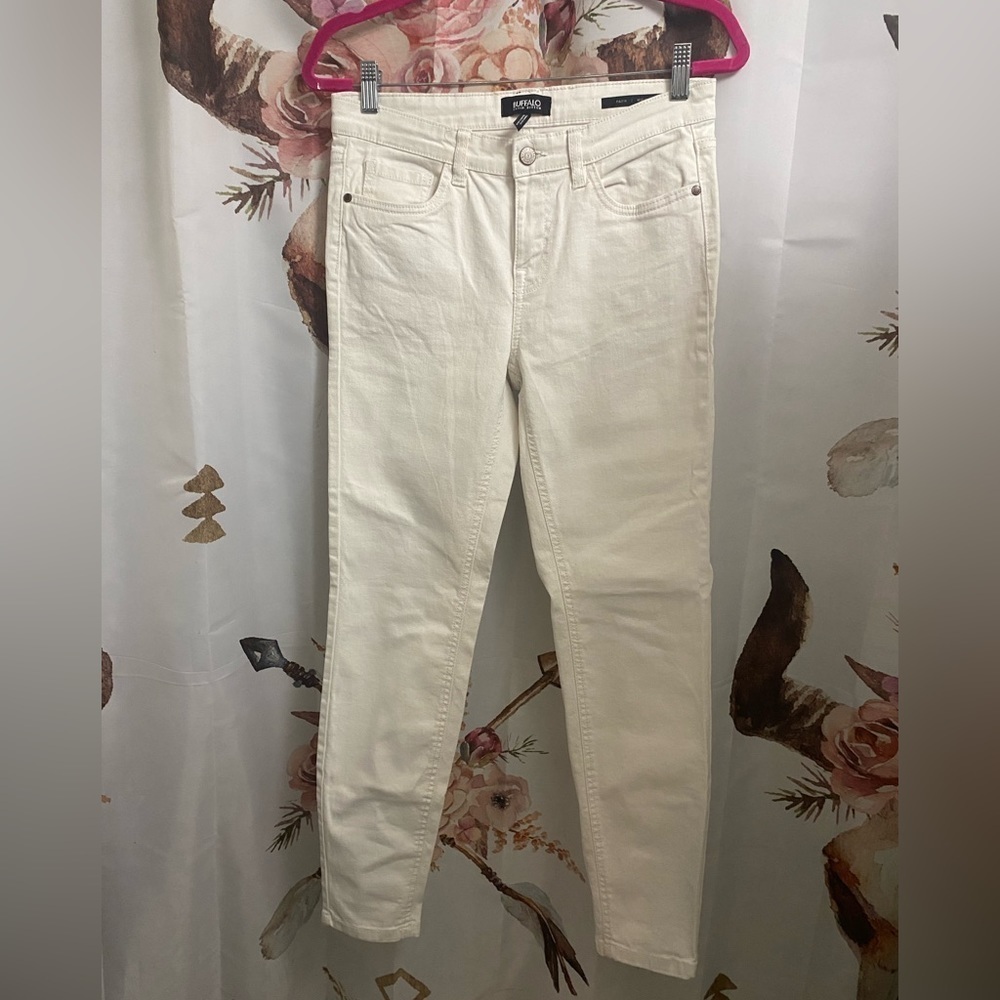 Size 28 white Buffalo “faith” mid rise skinny jeans​​​​​​​